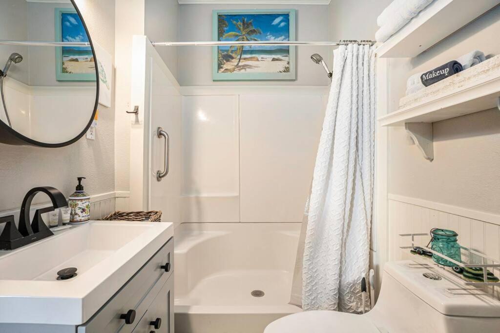 Beachy Bungalow! 2Bd, King Bed Galveston Extérieur photo