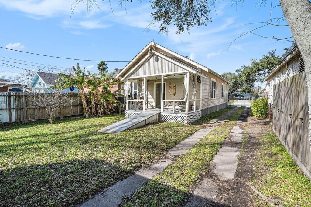 Beachy Bungalow! 2Bd, King Bed Galveston Extérieur photo