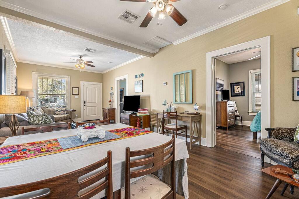 Beachy Bungalow! 2Bd, King Bed Galveston Extérieur photo