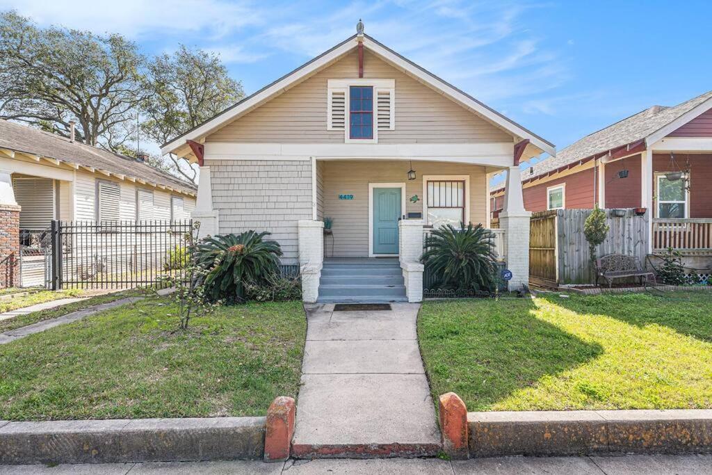 Beachy Bungalow! 2Bd, King Bed Galveston Extérieur photo