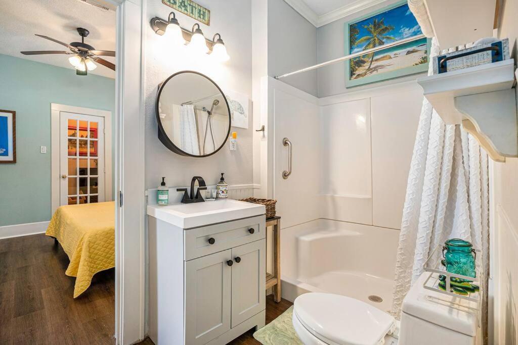 Beachy Bungalow! 2Bd, King Bed Galveston Extérieur photo