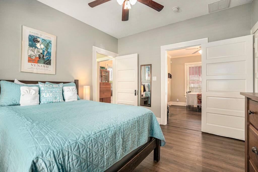 Beachy Bungalow! 2Bd, King Bed Galveston Extérieur photo