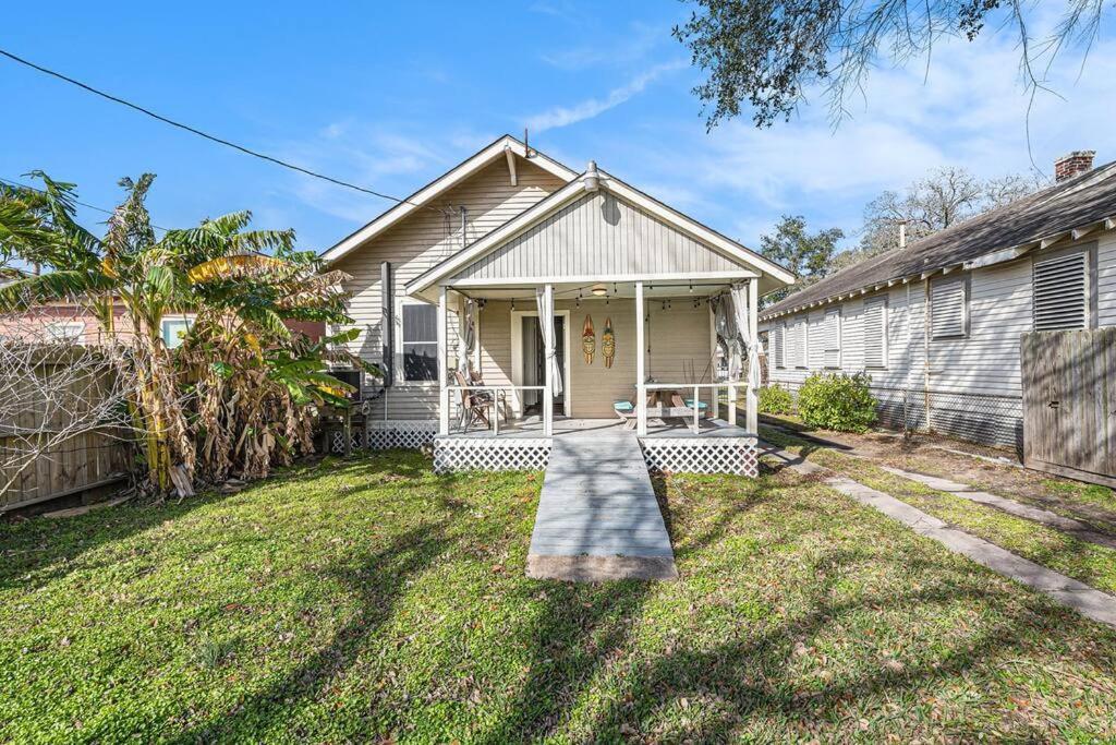 Beachy Bungalow! 2Bd, King Bed Galveston Extérieur photo