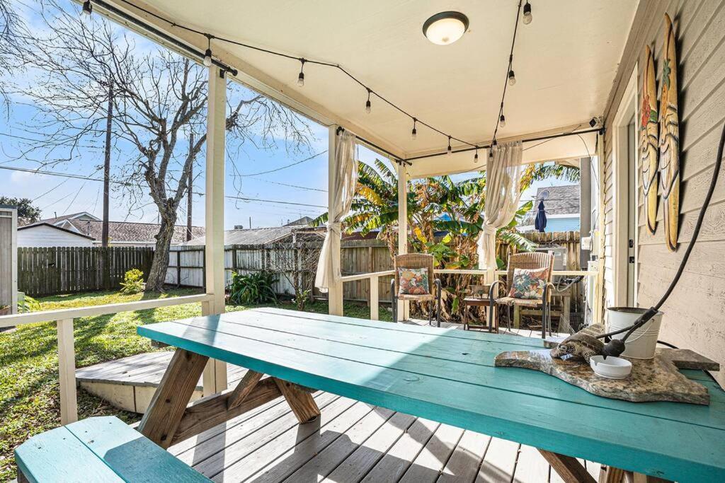 Beachy Bungalow! 2Bd, King Bed Galveston Extérieur photo
