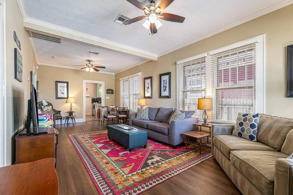Beachy Bungalow! 2Bd, King Bed Galveston Extérieur photo